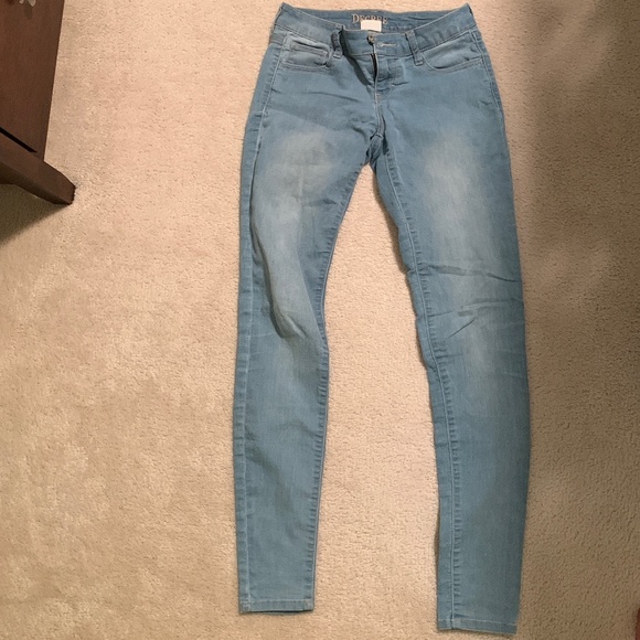 Decree Denim - Light Wash Blue Skinny Jeans NO rips Decree Denim - Light Wash Blue Skinny Jeans NO rips